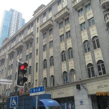 6階建て高級アパート。