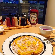 パイナップルトッピングのワッフル！