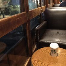 庭を眺めながら