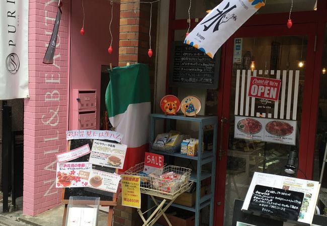 イタリア雑貨と料理の店のドルチェかき氷。