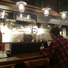 店内（１階カウンター席）