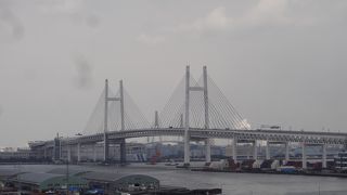 本牧埠頭と大黒埠頭とを結ぶつり橋