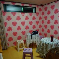 部屋の一室を開放した朝食会場