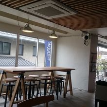 お好きな席にどうぞって言われたのに結局2人席に案内された