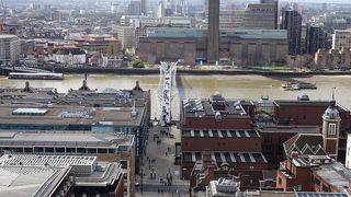 故ダイアナ元妃が結婚式を挙げた教会として有名