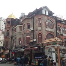 こうした建物にお目にかかることが出来ます。