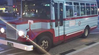 今では見なくなったボンネットバス