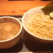 重厚な店構え、美味しいつけ麺