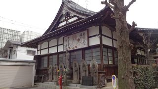 山門をくぐると蛸の絵がお迎え。