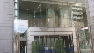 中目駅のすぐ前にあり職・住・イベント等が融合された建物です