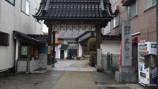 稲荷大明神を祀るお寺