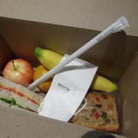 チェックアウト時に持たせてくれた朝食box