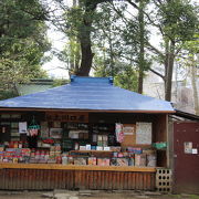 鬼子母神堂境内にある駄菓子屋