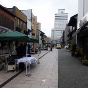 東本願寺の参道の商店街