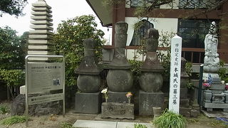 長昌寺の境内にあります