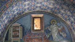 レンガ造りの十字架型・・・