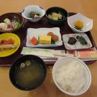 朝食。セットメニューで楽々でした。