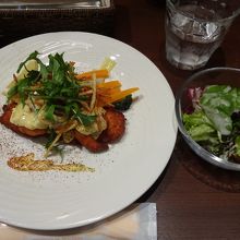 魚料理、サーモンと海老のパネフリット、タルタルソース