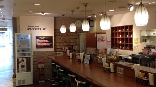 カウンター式コーヒーショップ