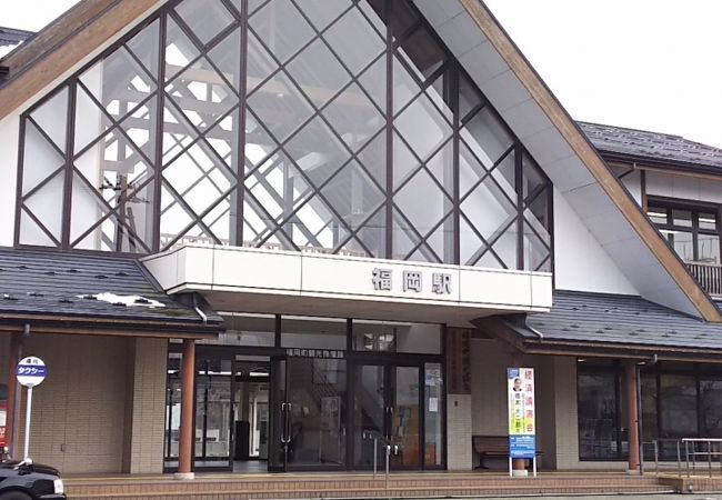 駅舎は立派です