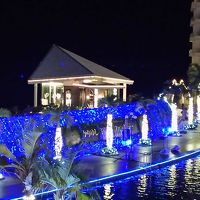 プールと結婚式場です