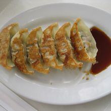 これは行きのSAで食べた宇都宮餃子。旨かったけど…