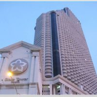 徒歩で駅から行くと逆向きにホテルの正面があるので分かりにくい