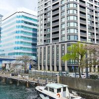 水面の花びらがきれい