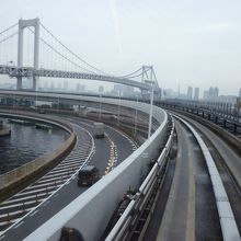 レインボーブリッジを渡りました　ループになっています