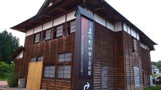 豪雪に耐えられる重厚な造りの建物です