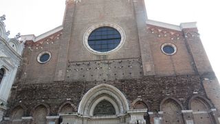 歴代総督の墓碑や記念碑・・・