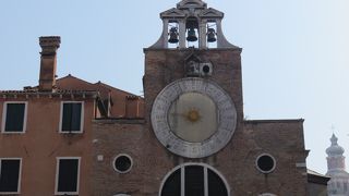 大きな時計と3つの鐘・・・