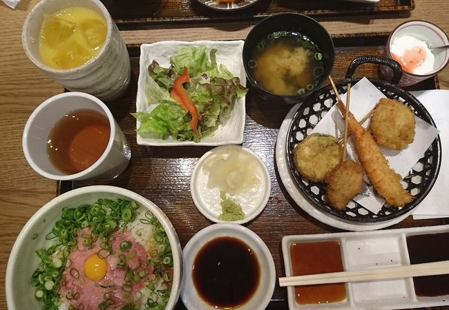 創作串と丼やうどんのお店