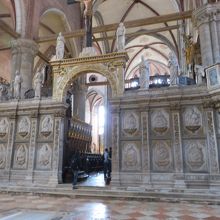 サンタ マリア グロリオーサ デイ フラーリ教会 