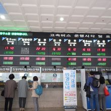 高速バスのチケット売り場はわかりやすい