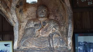 大師お手植えとされる「不老松」を彫った「 笠松大師」