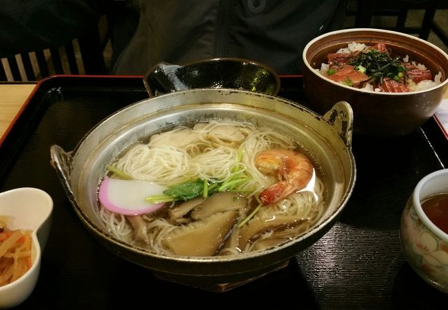 21時半まで食事出来ます。