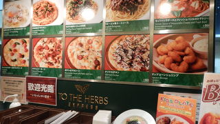 フードコートのパスタとピザのお店