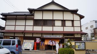 観光客の休憩場所としての利用とかを考えたのでしょうが