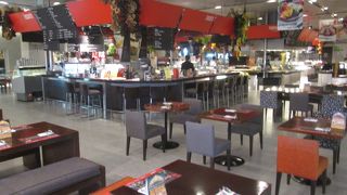 きれいなフードホール