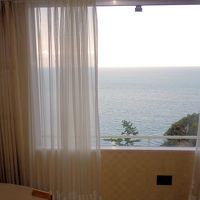 大きな窓に駿河湾の絶景