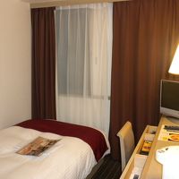 シングルの狭いお部屋です