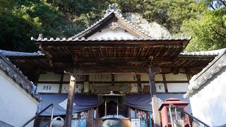 空海が7歳から12歳まで学問に励んだという獅子之岩屋も