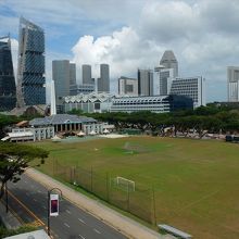 パダンの北側には、サンテック・シティ・モール方向のビル群が。