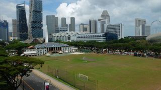 普段はクリケット場ですが、ナショナル・デーにはパレードが繰り広げられます。