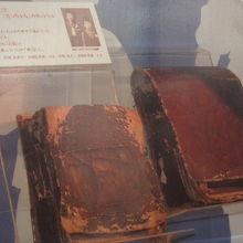 有名なランドセルの展示品も写真パネルで見ることが可能です