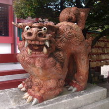 狛犬ならぬ狛シーサー（？）も沖縄の神社らしいですね！