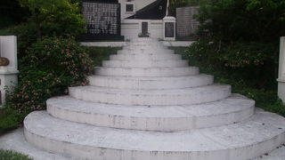 慰霊の気持ちと共に、その芸術性も高く評価されるべき”作品”だと思います