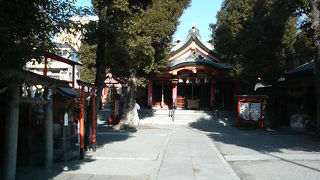 十三駅そば、繁華街のそばの静かな神社