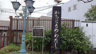 築地と月島の間を結ぶ渡し船